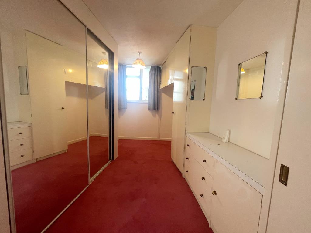 Lot: 131 - PENTHOUSE FLAT WITH STUNNING VIEWS OF SEAFRONT AND SURROUNDING COUNTRYSIDE - Second bedroom with fitted mirrors and units
